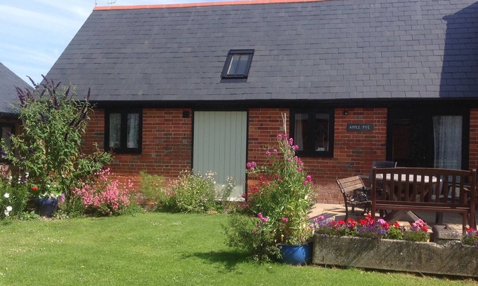 Plaitford House | Apple Pye - Converted Barn In An Attractive Courtyard On Our Family Stockfarm