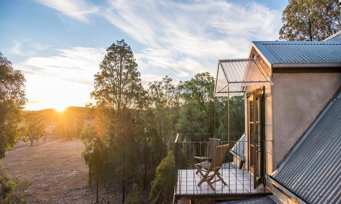 Budgee Budgee House | Apple Tree Cottage - An Idyllic Country Reset
