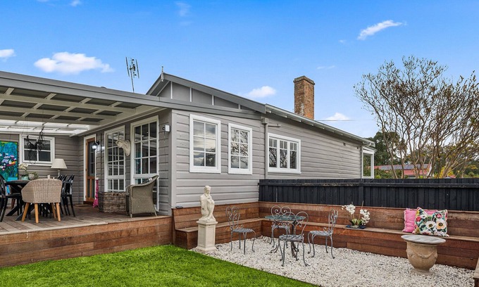 Moss Vale House | 'Apple Tree House' in the Southern Highlands