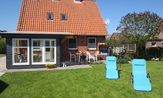 Hohenfelde House | approx. 100 m² for 2-6 persons, Wlan, winter garden, fenced property
