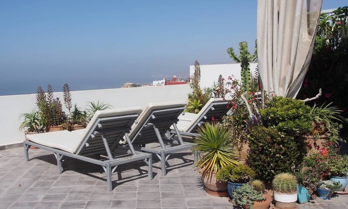 Tamrhakht Bed & Breakfast | APPT SUNNY FACING ATLANTIC TERRACE SOLARIUM