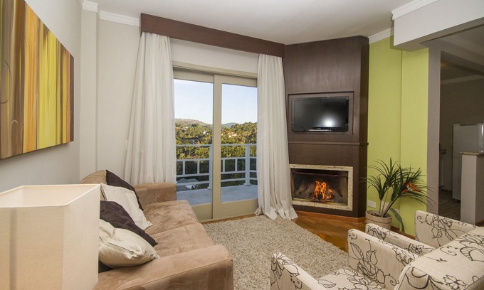 Vila Everest Apartment | Apt 02 Clean rooms in Jordan fields.