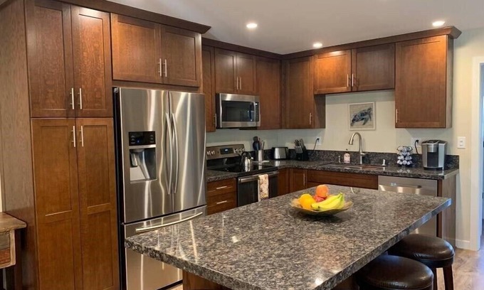 Carpinteria Apartment | Apt 12: Stunning 2-bed 2-bath Apt Steps to Beach