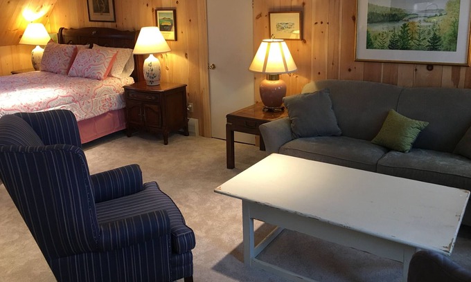 Stonington Apartment | Apt 2 Studio apartment in downtown Stonington