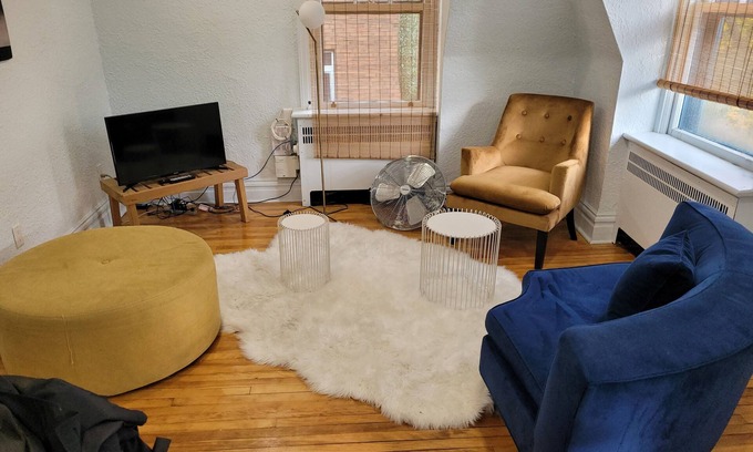 Sudbury Apartment | Apt #5: tucked away on the 3rd floor of Royale on Cedar. hst13% & mat6% incl.