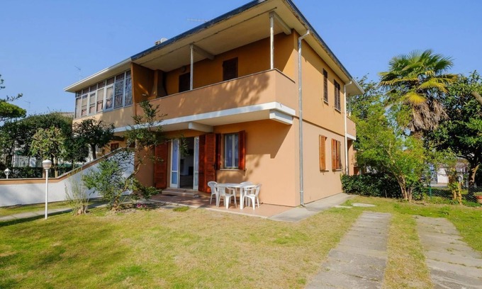Lido delle Nazioni Villa | Apt. 900 meters from the sea with large garden, renovated kitchen and bathroom