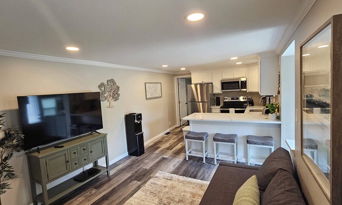 Marlton Apartment | Apt. A, Cozy 2-bedroom in charming Evesham with AC, WiFi, fully updated place.