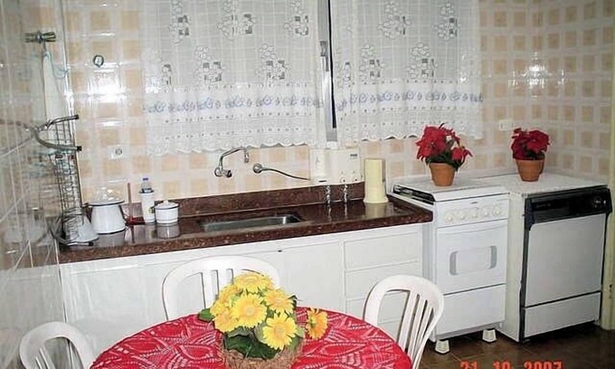 Jardim Belmar Apartment | Apt. Guarujá-Enseada season - 3 bedrooms, one suite, for up to 8 people