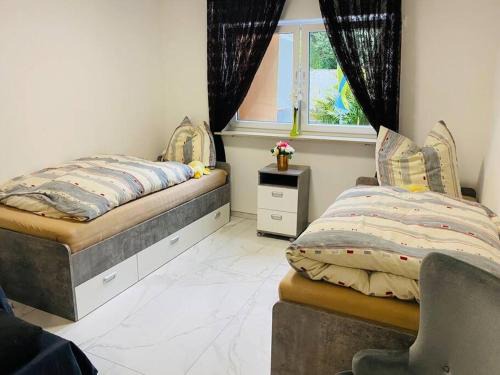 Steinenbronn Apartment | Apt. SIMS bei Stuttgart Flughafen/Metzingen 2-6 person