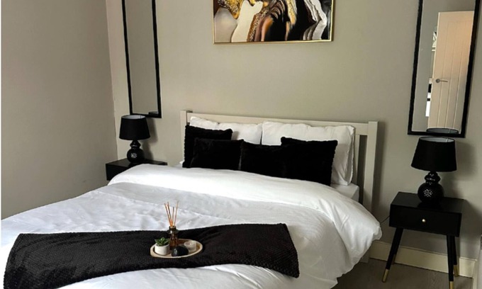 Acocks Green Apartment | Apt - Sleeps2 - Parking - 20Min Drive From Airport