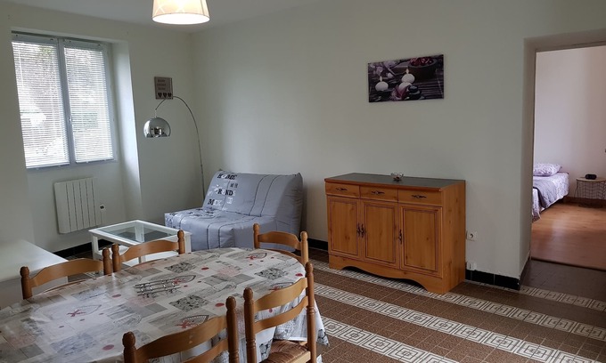 Chasseneuil-du-Poitou Apartment | APT T2 1 - 6 people with terrace & garden 3 minutes from the Futuroscope