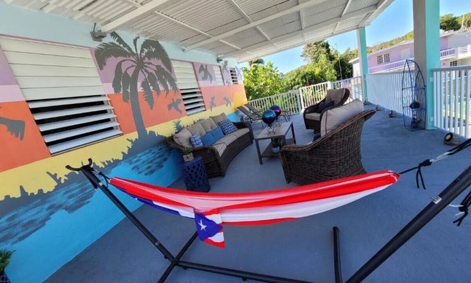 Coto Apartment | Apt w/Pool Deck & Games, 5 mins From The Beach- CU
