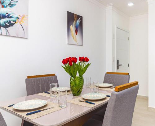 Boqueirao Apartment | Aptos com excelente localização a 100m da PRAIA no Centro da Cidade com Garagem, Ar Condicionado, Portaria 24H