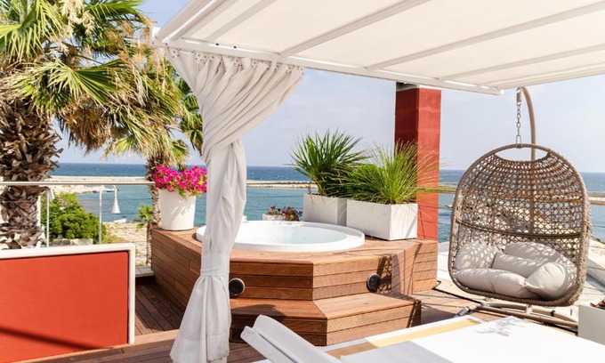 Savelletri Bed & Breakfast | Apulia Charming Suites - Suite Corallo con vista mare e hot Jacuzzi