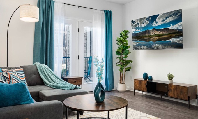 Whitestown Apartment | Aqua Oasis Spacious 2BR 2BA King Beds Pond WFHGym