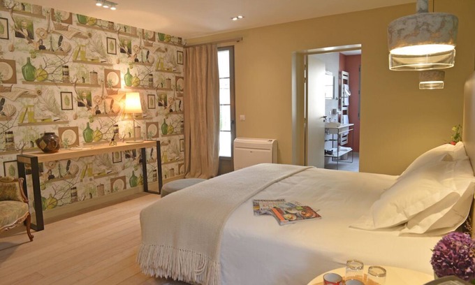Les Mesneux House | ARÔME Deluxe Room