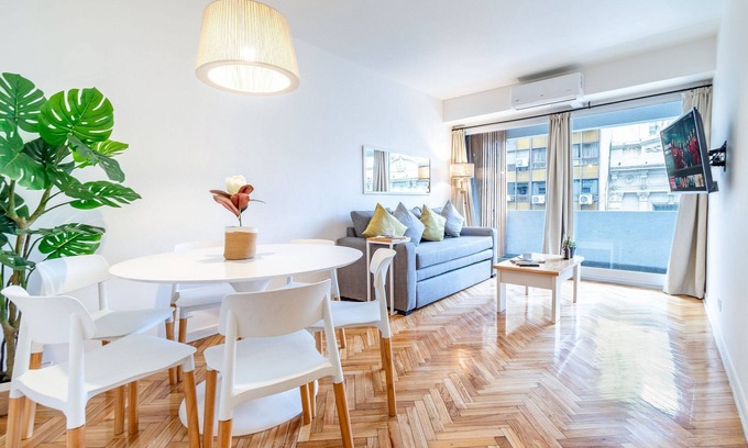 San Nicolas Apartment | Comfortable and cozy apartment on Avenida Callao