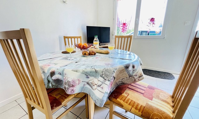 Forges-les-Bains Apartment | Aramis : Apartment 300 meters from the thermal baths (free parking)