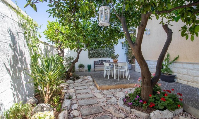Montalbano Apartment | Araucaria Guest House