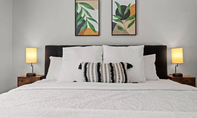 Northtown House | Arcade Game Rm-Pets! Fenced Backyard-3 Mi to Dwntwn & Gonzaga