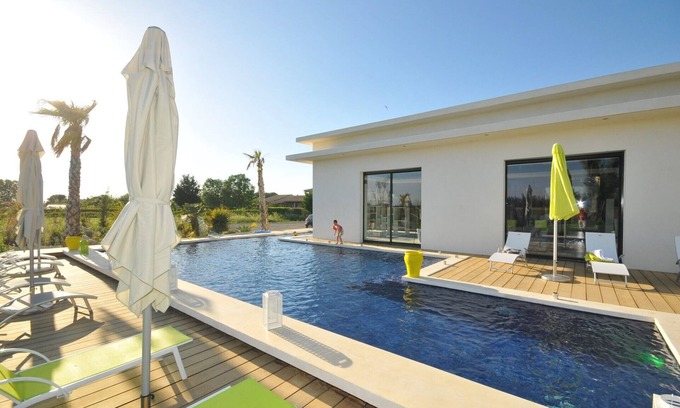 Marsillargues House | Architect villa with interior patio not overlooked on 4000m2 of land.