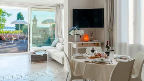 Sirmione Old Town Villa | ARCIMBOLDO HOUSE 2&2, Emma Villas