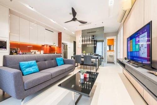 Mont Kiara Apartment | Arcoris Mont Kiara 12# Deluxe 2 Bedroom # Coner with Balcony #1-4Pax