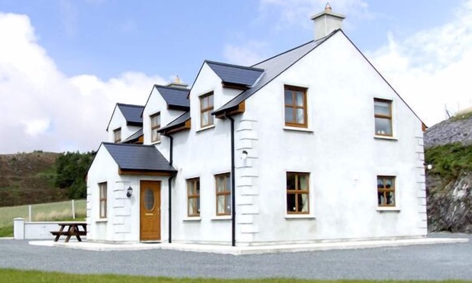 Skibbereen Cottage | ARDAGH NORTH, pet friendly, with open fire in Baltimore, County Cork