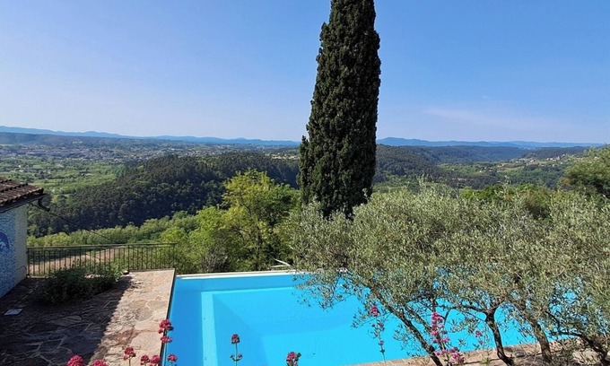 Vernon House | Ardèche Sud Joyeuse. Comfortable cottage with exceptional view, private swimming pool
