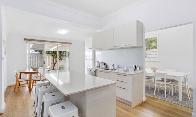 Mount Pleasant House | Ardross Delight | Gem with Pool, Garden & Parking