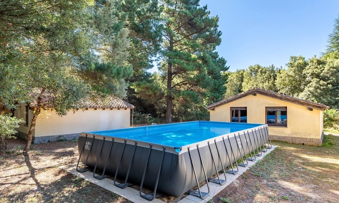 Ales House | Are you looking for a good vacation home with possibilities for a varied vacation? Then this house m