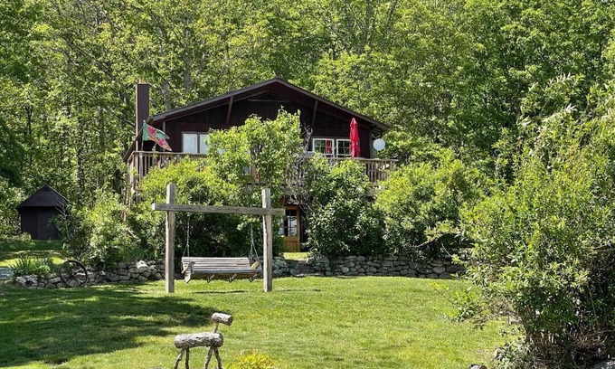 Luray Cabin | Are you ready to relax and enjoy the fresh mountain air in privacy?