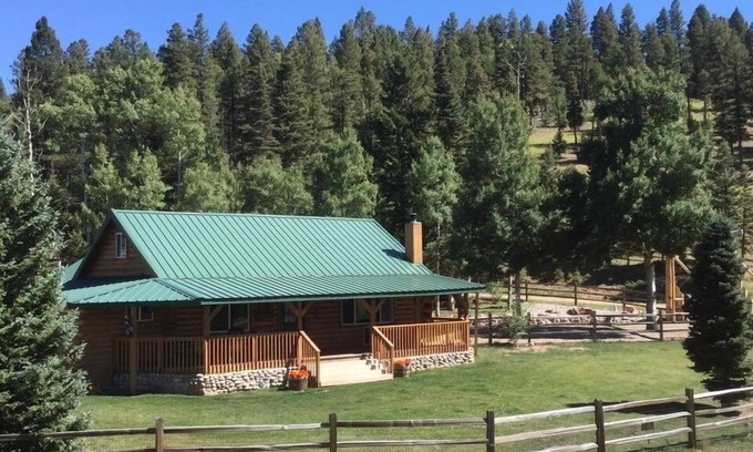 Custer County Cabin | Are you thinking about cabin tripping in Colorado? We have you covered.