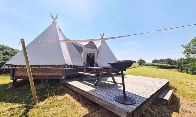 Estipouy House | Area of Escapa * - Teepee Lodge 7 people