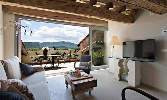 Olot Apartment | Argenter, deluxe penthouse with terrace