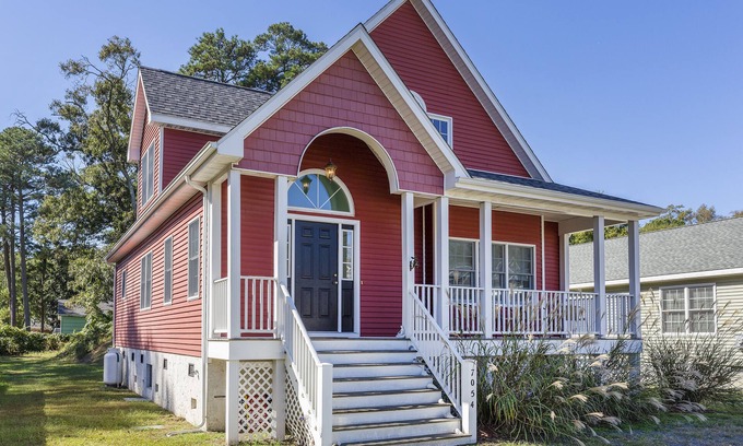 Chincoteague House | Ariel`s Grotto is a gorgeous 3 Bedroom/2.5 Bath Vacation Rentals on incredible C