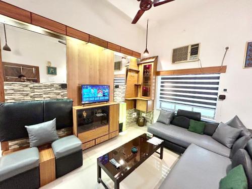 Kolkata Apartment | Aristocratic 3BHK apartment near Eastern Metropolitan Club, Santoshpur