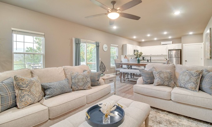 Farmington House | Arkansas Guest Suite w/Deck: Near Fayetteville!