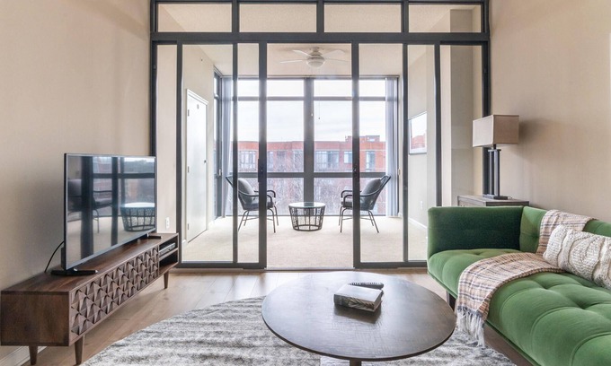Radnor - Fort Myer Heights Apartment | Arlington 1BR Corporate Rental w/ Concierge + Gym