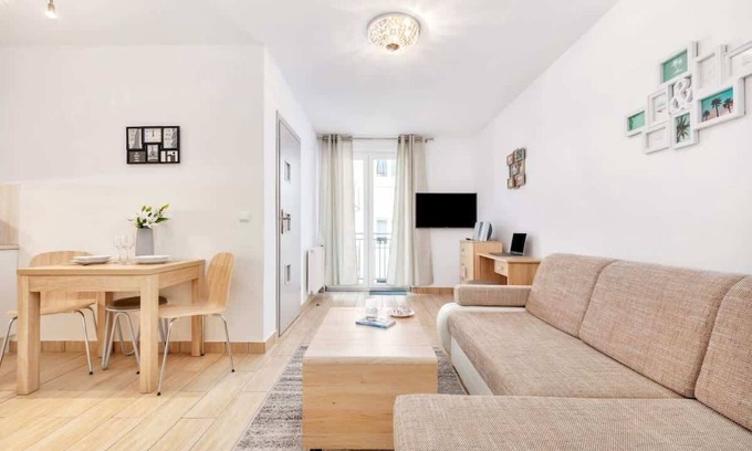 Swinoujscie Apartment | Armii Krajowej 6 | Beige Apartment | Parking