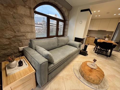 Distomo-Arachova-Antikyra House | Armonia Suites Livadi Arachovas