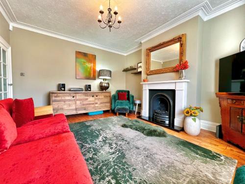 Pudsey House | Arnold House in the heart of Calverley village