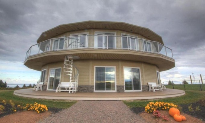 North Rustico Apartment | Around the Sea - Cana da's Rotating House, Suites & Tours