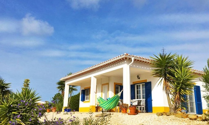 Aljezur House | Arrive & feel comfortable in our bright summer house.