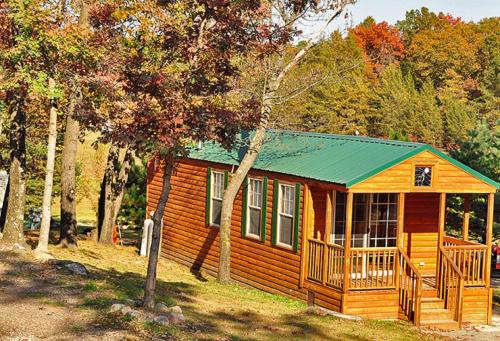 Marquette County Resort | Arrowhead Camping Resort Deluxe Cabin 4