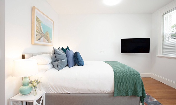 Lewisham Apartment | Art Deco Designer Studio in Lewisham