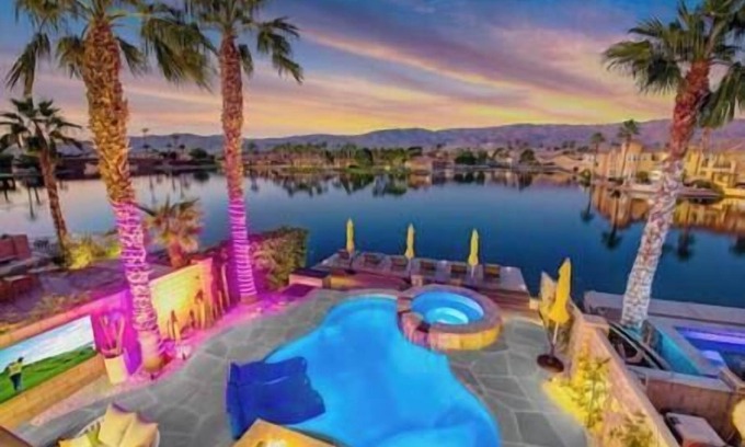 Terra Lago House | Art Deco lakefront retreat