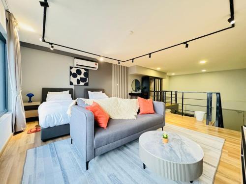 Taman Midah Apartment | Arte Cheras Duplex by DeUrban