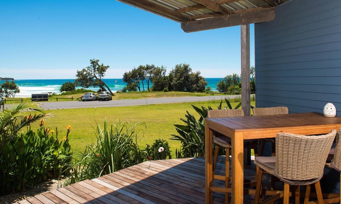 Emerald Beach Apartment | ArtHOUSE Beachfront Accommodation