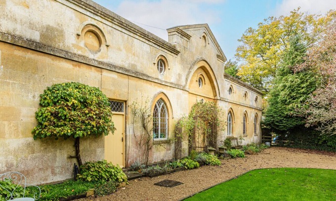 Mangotsfield House | Artisan Hall: 4BD Stunning Grandeur in Cotswolds